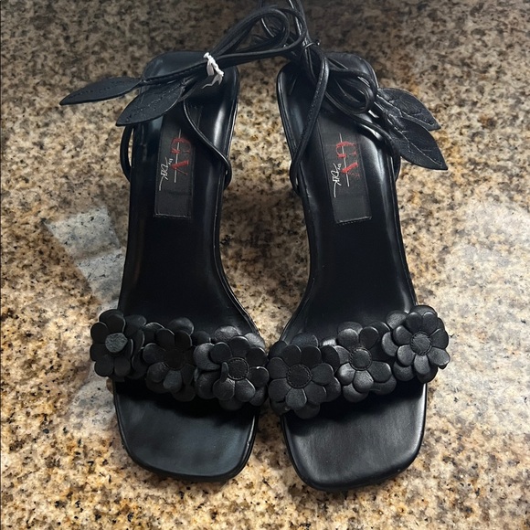 Chic Black Floral Heels - Picture 1 of 4